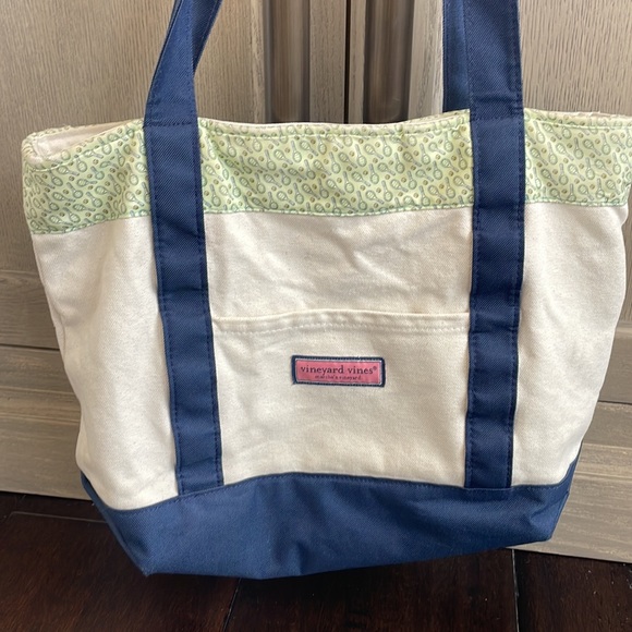 Vineyard vines tennis bag. - Picture 2 of 5